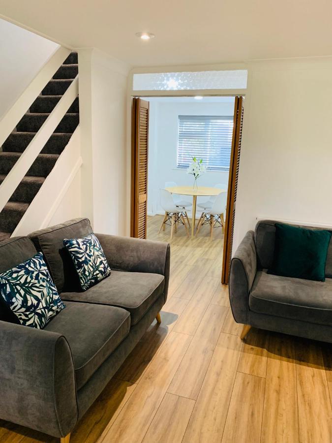 Spacious House, Free Parking & Patio Garden Farnham  Exterior foto