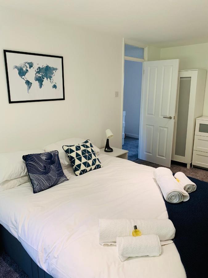 Spacious House, Free Parking & Patio Garden Farnham  Exterior foto