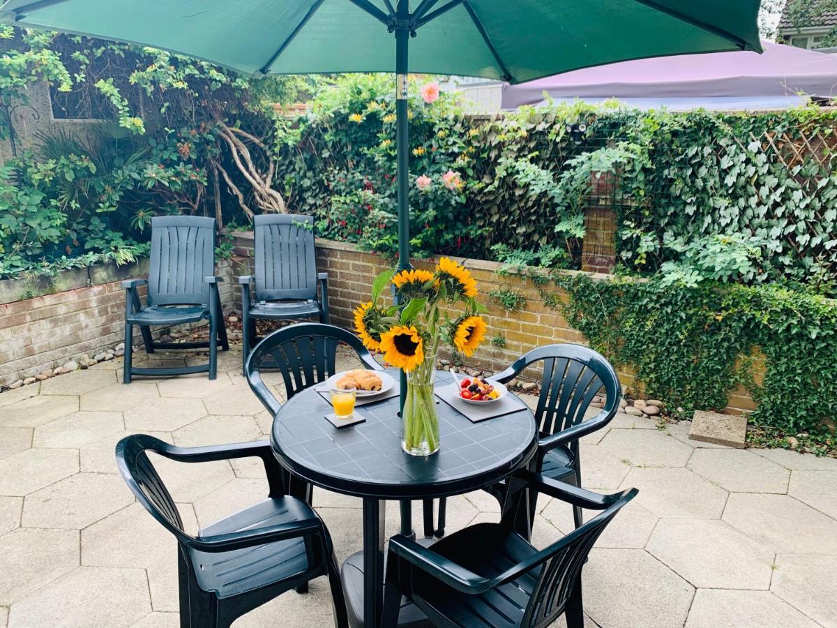 Spacious House, Free Parking & Patio Garden Farnham  Exterior foto