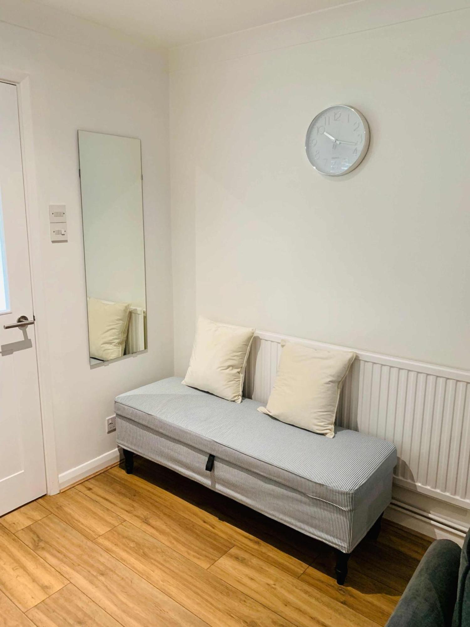 Spacious House, Free Parking & Patio Garden Farnham  Exterior foto