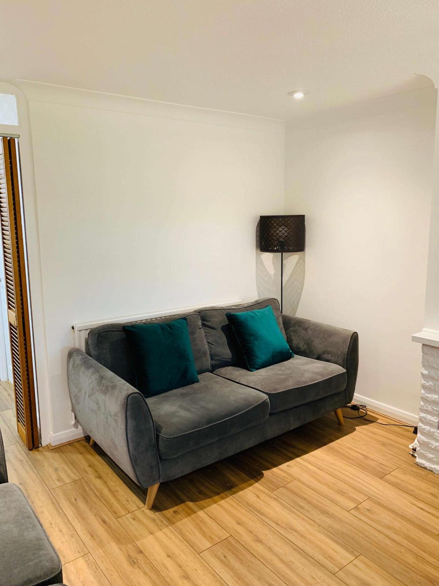 Spacious House, Free Parking & Patio Garden Farnham  Exterior foto